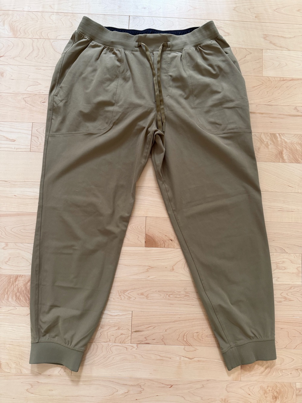 Lululemon ABC jogger size L * shorter version, color Artefact